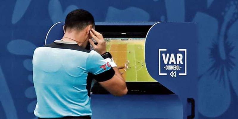 Cách Thức Hoạt Động Của VAR